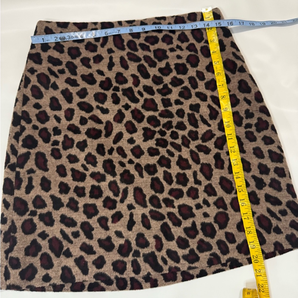 Ann Taylor Leopard Print Tan and Black Skirt wool blend in size 6 - Picture 4 of 10